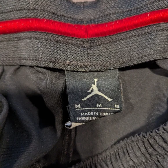 Jordan Black / White Basketball Shorts - Picture 4 of 4